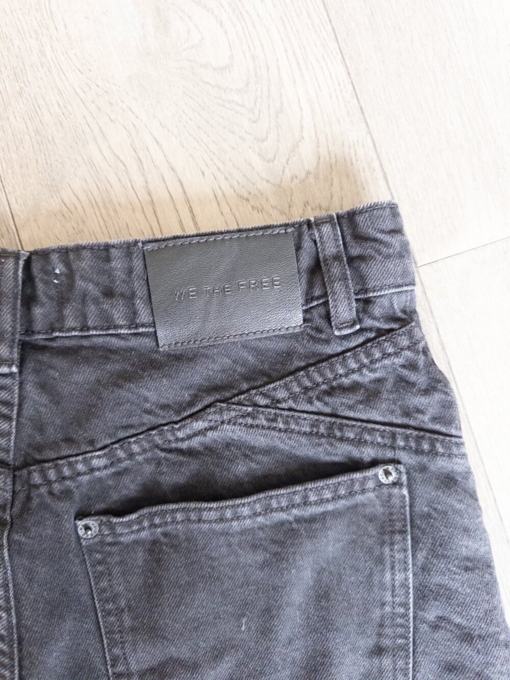 Free People We the Free Angelika Denim Mid-Thigh Shorts Size 27 - Picture 10 of 10